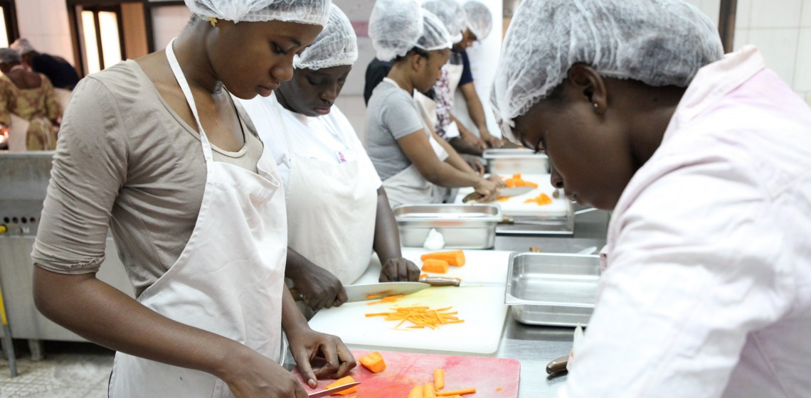 ©Sébastien Rieussec / Cours de cuisine dispensé par Thomas Brissiaud - Ecole hôtelière Chiaka Sidibé
