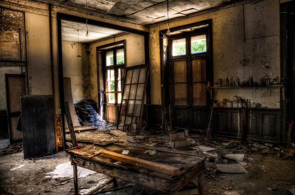 abandonded-1017454_1280