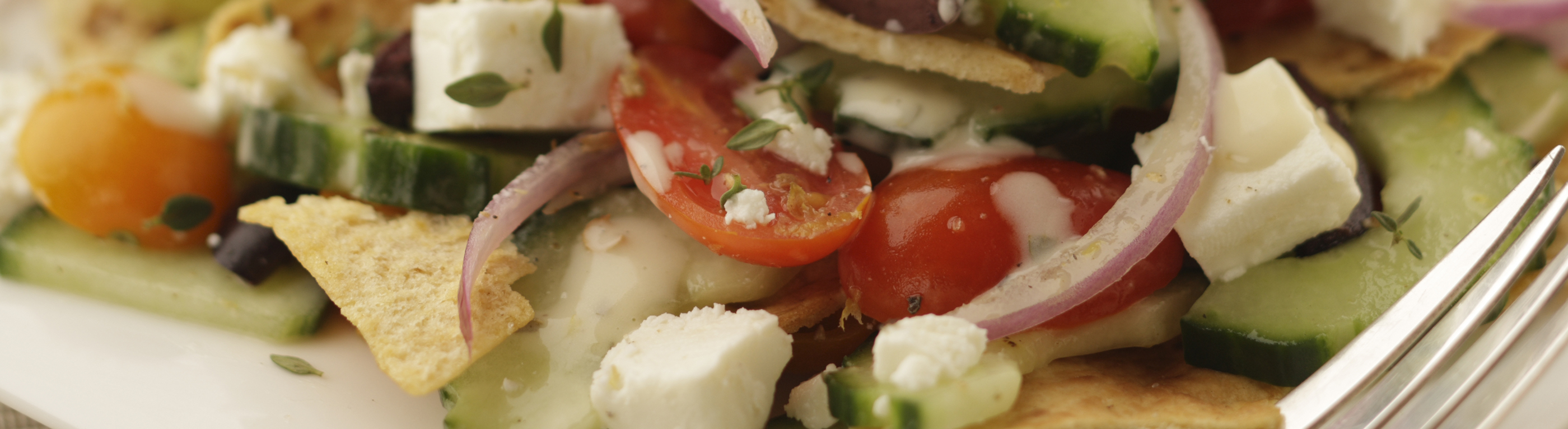 MEDITERRANEAN PITA BREAD SALAD | Recipes | Kuhn Rikon