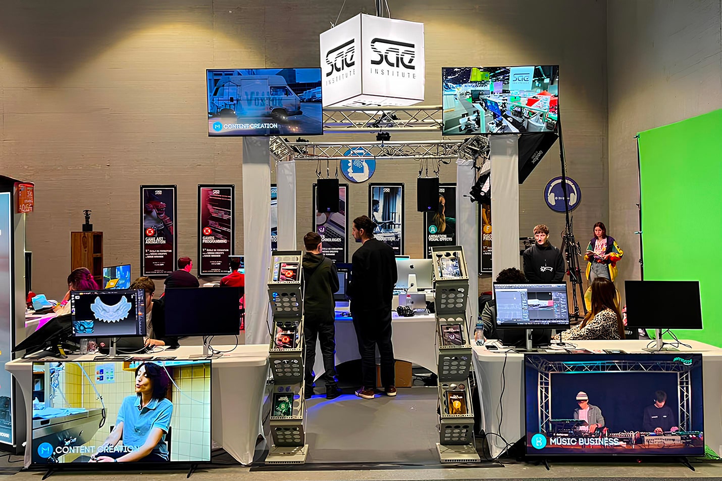 Hero Desktop Stand Salon Metiers