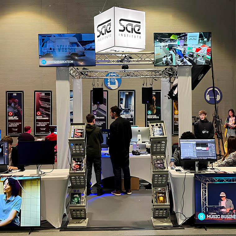 Hero Mobile Stand Salon Metiers