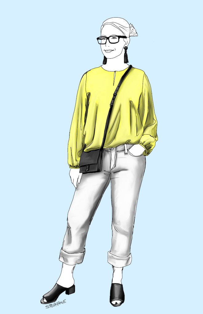 Outfit mit gelber Seidenbluse, weißer Jeans