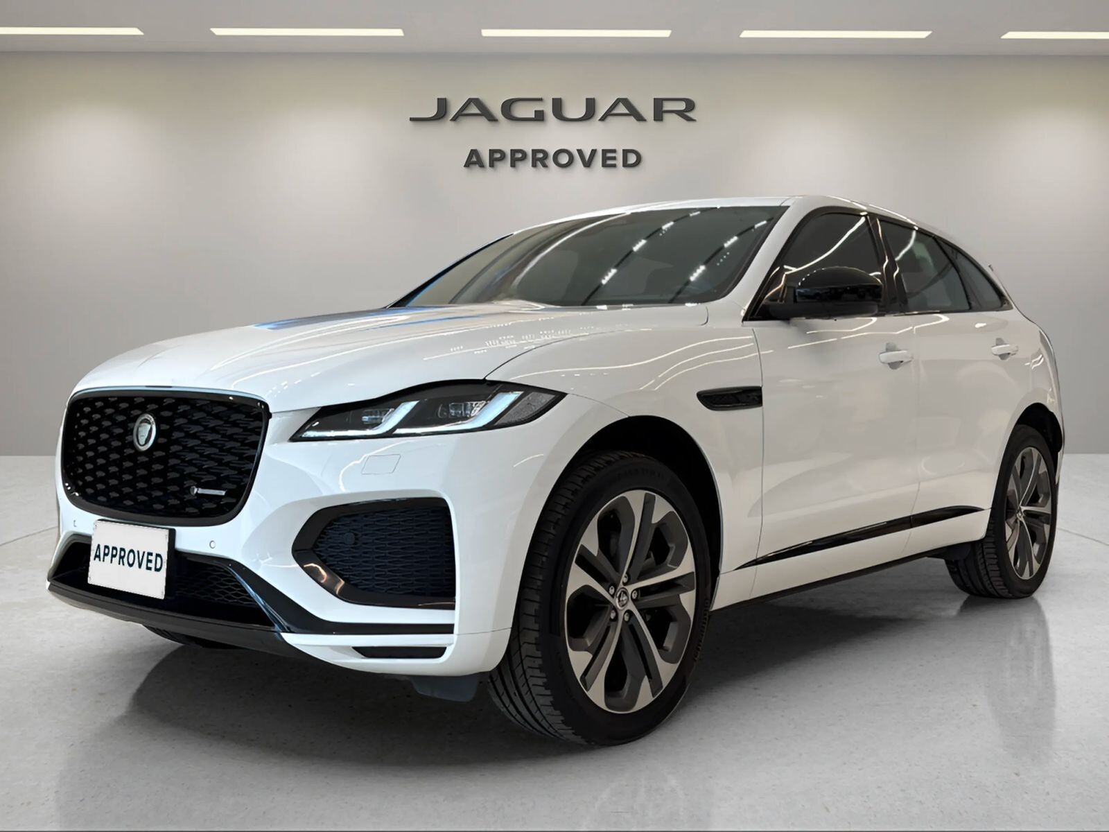 Jaguar F-pace R-dynamic Se 2024 in Saudi Arabia