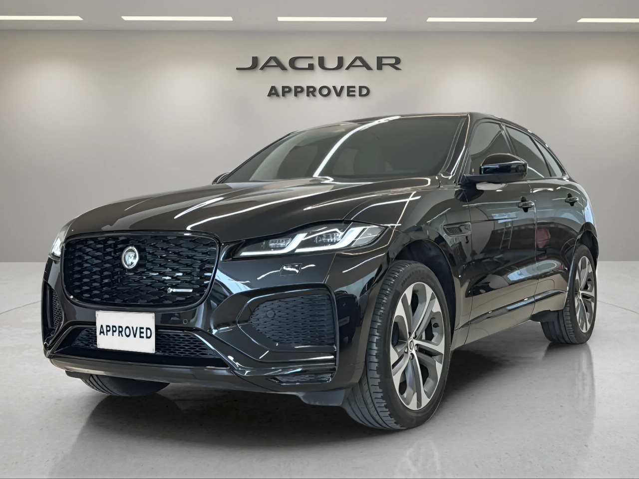 Jaguar F-pace R-dynamic Se 2024 in Saudi Arabia
