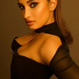 rasha-thadani-black-outfit-wallpaper-319b58d41b6844537