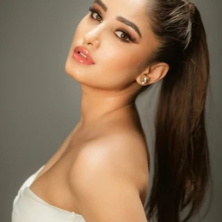 rasha-thadani-white-top-wallpaper-6fd6a35b94e9b8d37