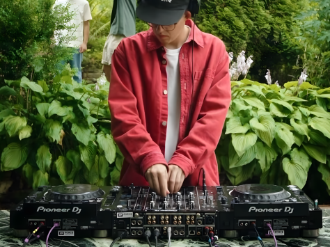 MŌŌPLAVKA DJS