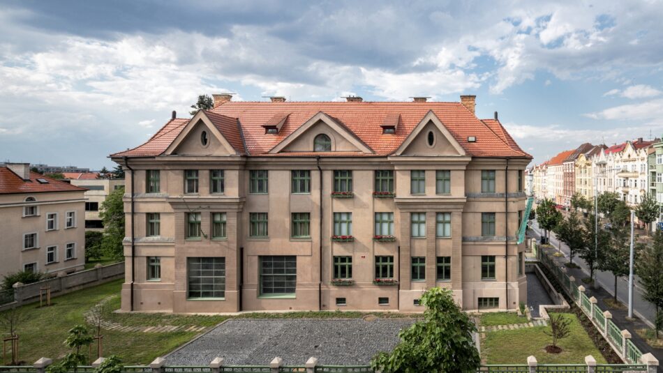 ICONIC HOUSES – Ikony české avantgardy