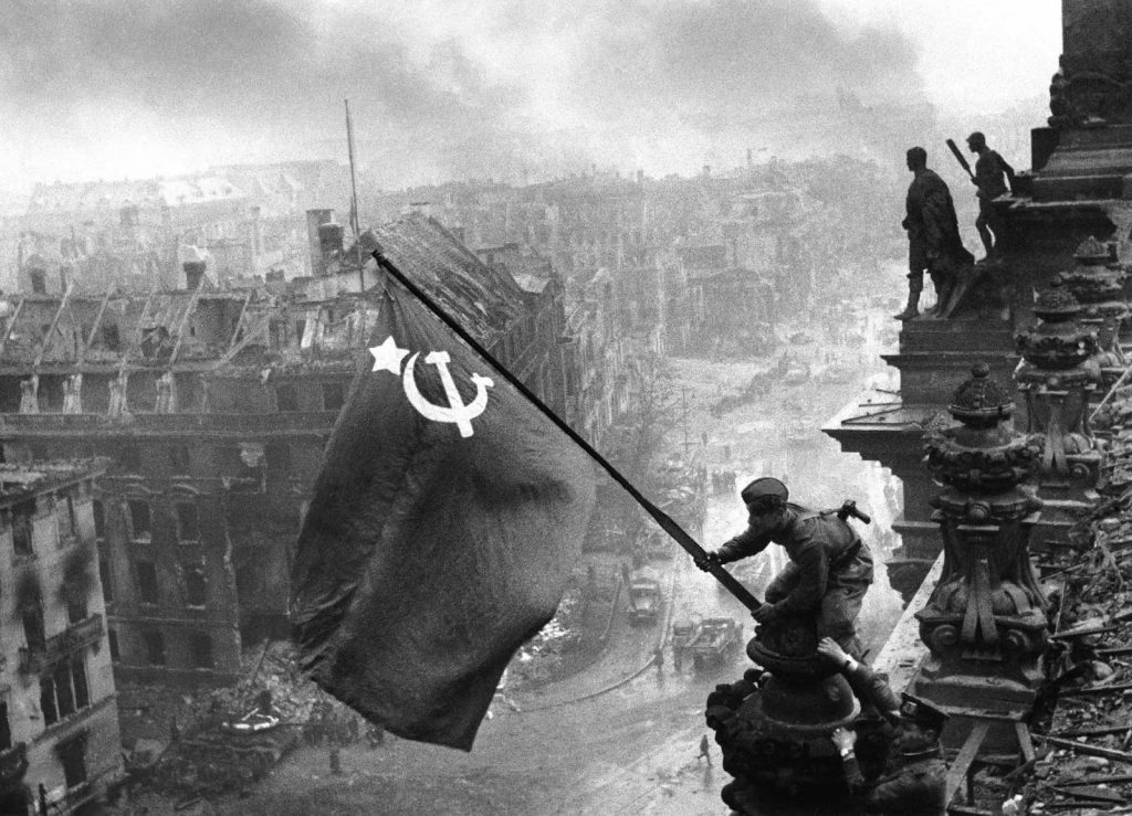 Szovjet zászló a Reichtag-on