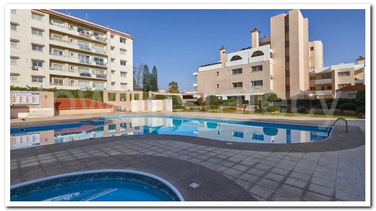 Excellent 3 bedroom apartment in the heart of the Tourist area,