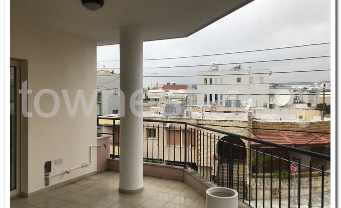 Spacious 3 bedroom apartment 12 years old for sale with Title Deeds