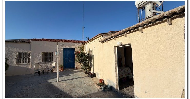AKROTIRI PLOT OLD HOUSE (16)