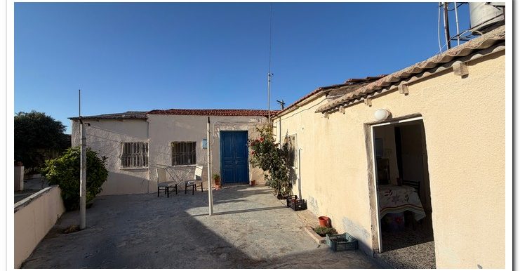 AKROTIRI PLOT OLD HOUSE (17)