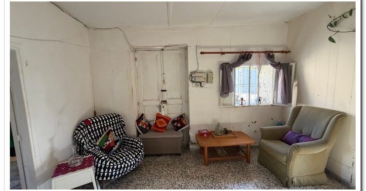 AKROTIRI PLOT OLD HOUSE (3)
