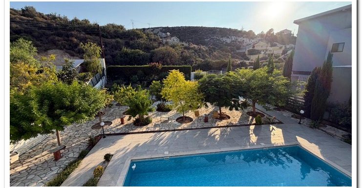 ELEVTHERIA FINIKARIA (33)
