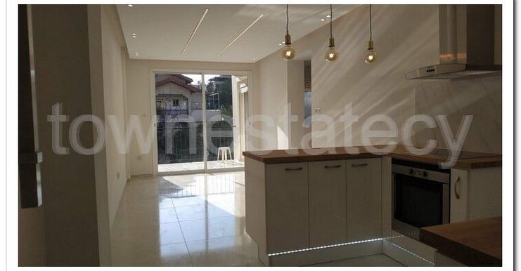ISAK OPOSITE DESTRY BUILDING PAPAS (37)