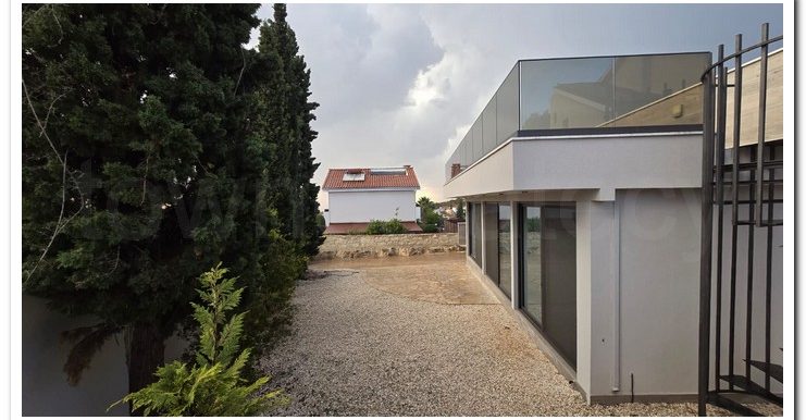 ISAK PISOURI RENT OR SALE (18)