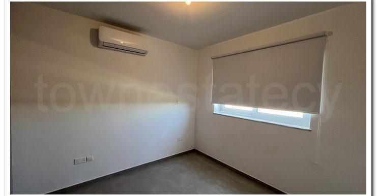 LARNACA 1ST FLOOR 2 BATH (14)