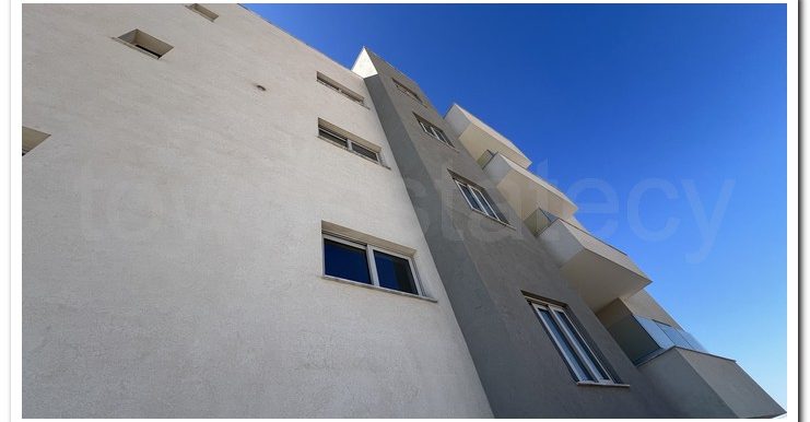 LARNACA 1ST FLOOR 2 BATH (37)