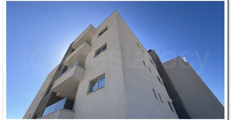 LARNACA 1ST FLOOR 2 BATH (42)