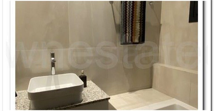 Main Bathroom L 421x386