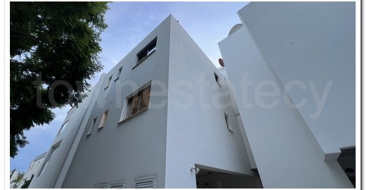 PATER PAPAS GROUND FLOOR FRONT (9)