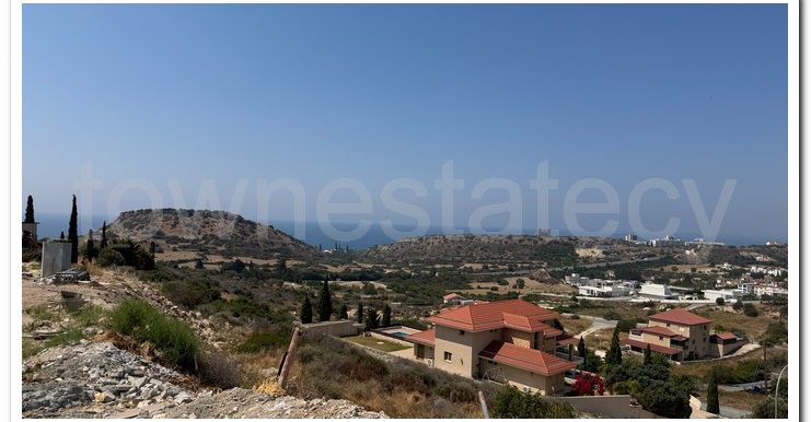 PLOT NEXT TO VILLA (3)