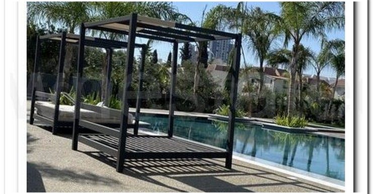 Pool View 1 421x386