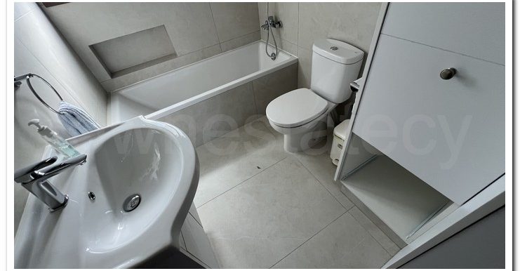 GIORGOS PARLAS BANKER (10)