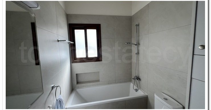 GIORGOS PARLAS BANKER (11)