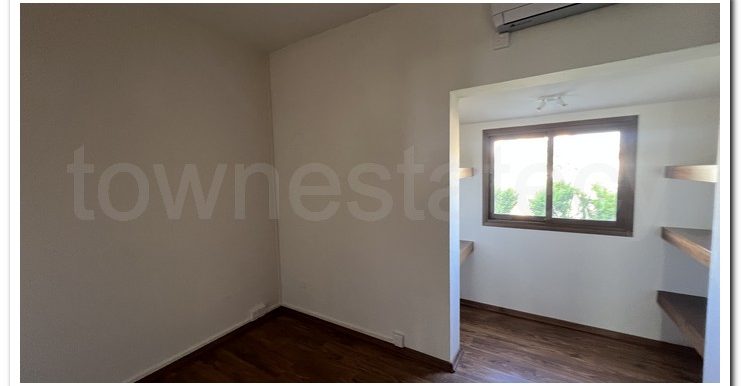 GIORGOS PARLAS BANKER (13)