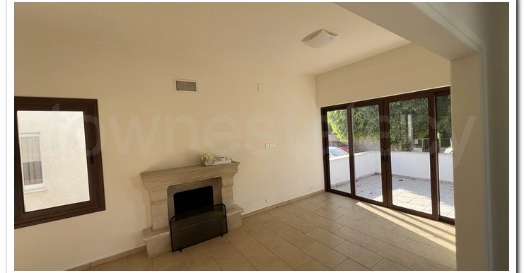 GIORGOS PARLAS BANKER (14)