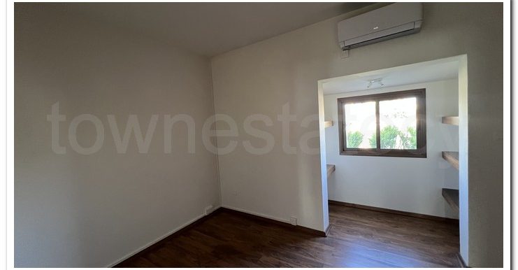 GIORGOS PARLAS BANKER (19)