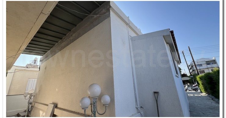 GIORGOS PARLAS BANKER (2)