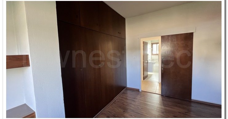 GIORGOS PARLAS BANKER (20)