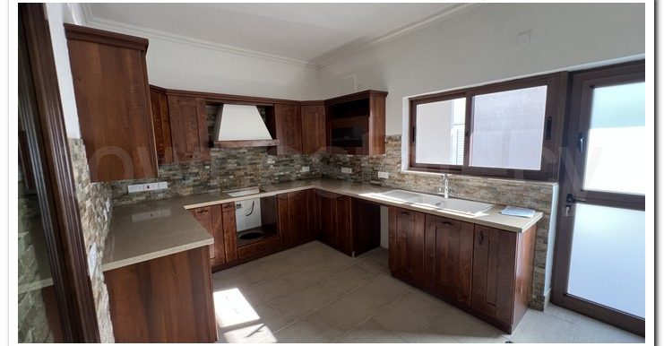 GIORGOS PARLAS BANKER (21)