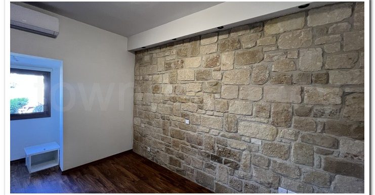 GIORGOS PARLAS BANKER (22)