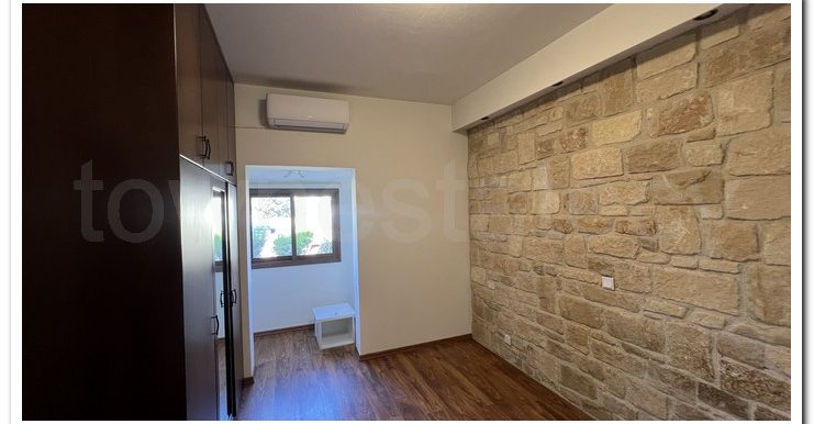 GIORGOS PARLAS BANKER (23)