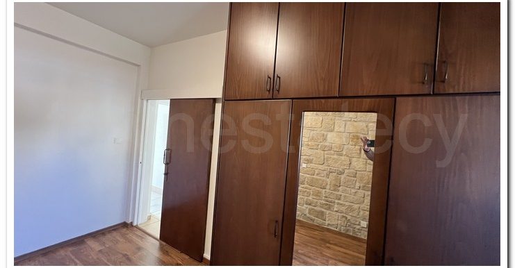 GIORGOS PARLAS BANKER (24)