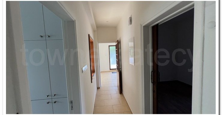 GIORGOS PARLAS BANKER (26)