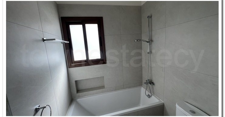 GIORGOS PARLAS BANKER (28)