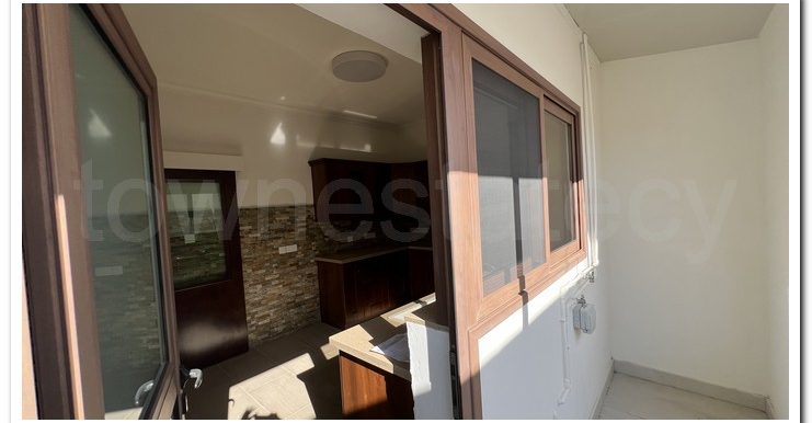 GIORGOS PARLAS BANKER (29)