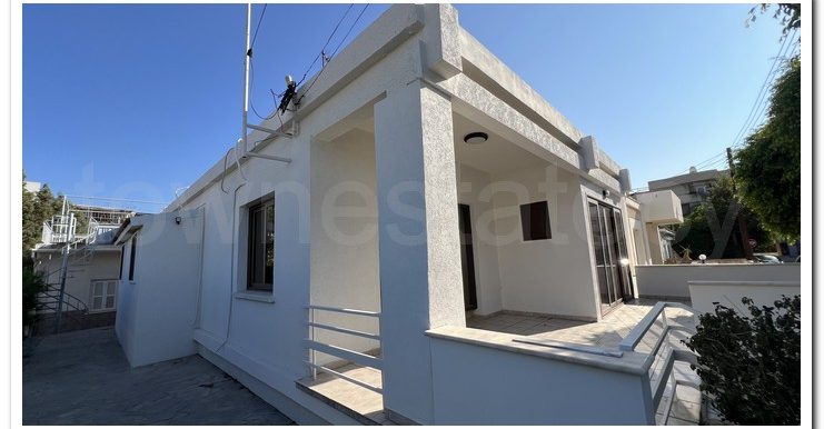 GIORGOS PARLAS BANKER (3)