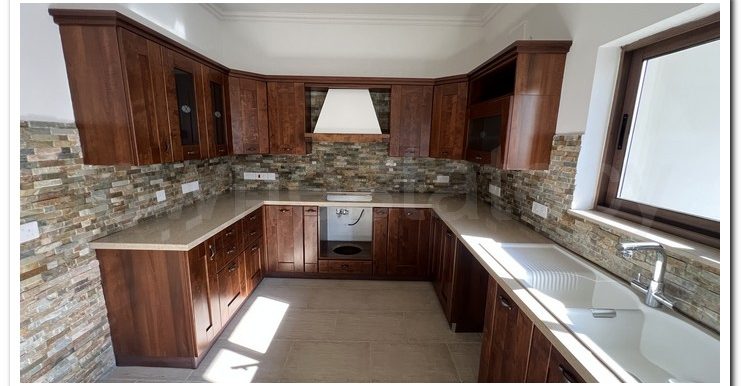 GIORGOS PARLAS BANKER (31)