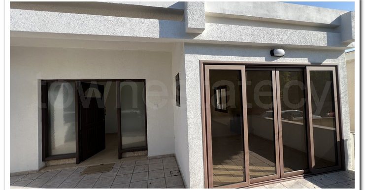 GIORGOS PARLAS BANKER (32)