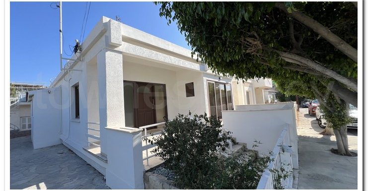 GIORGOS PARLAS BANKER (4)