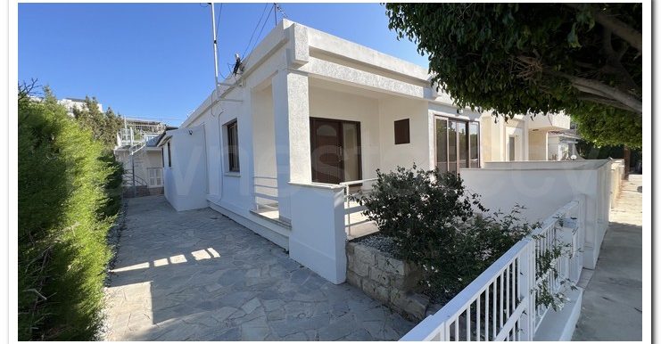 GIORGOS PARLAS BANKER (5)