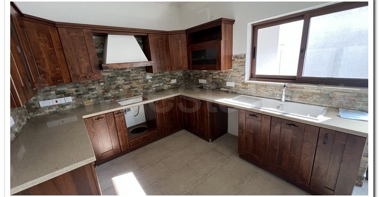 GIORGOS PARLAS BANKER (8)