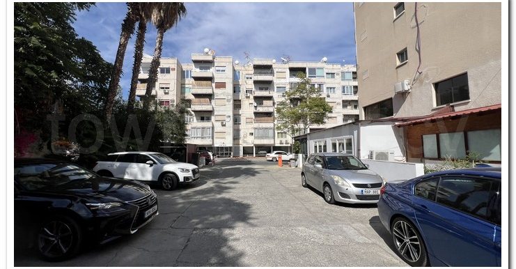 GLYKIS COURT (7)