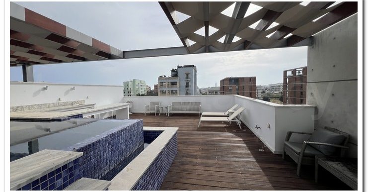 PRIVATE POOL (1)
